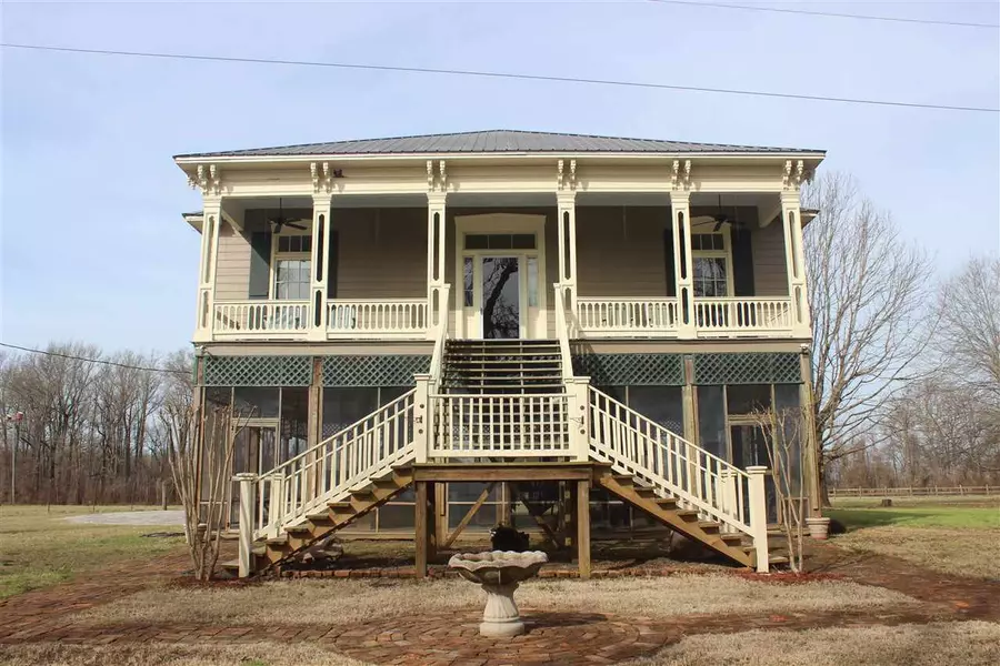 1236 Thompson Lake Road, Vicksburg, MS 39183