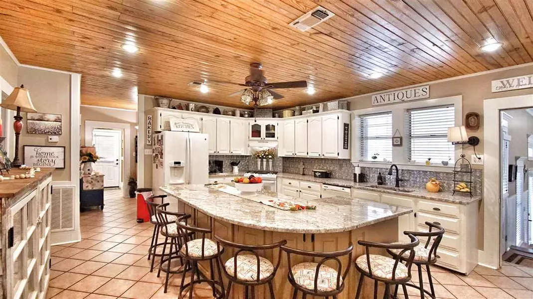 158 County Rd #1553, Louin, MS 39338