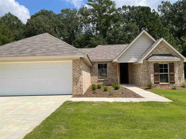 1015 Silver Circle, Pearl, MS 39208