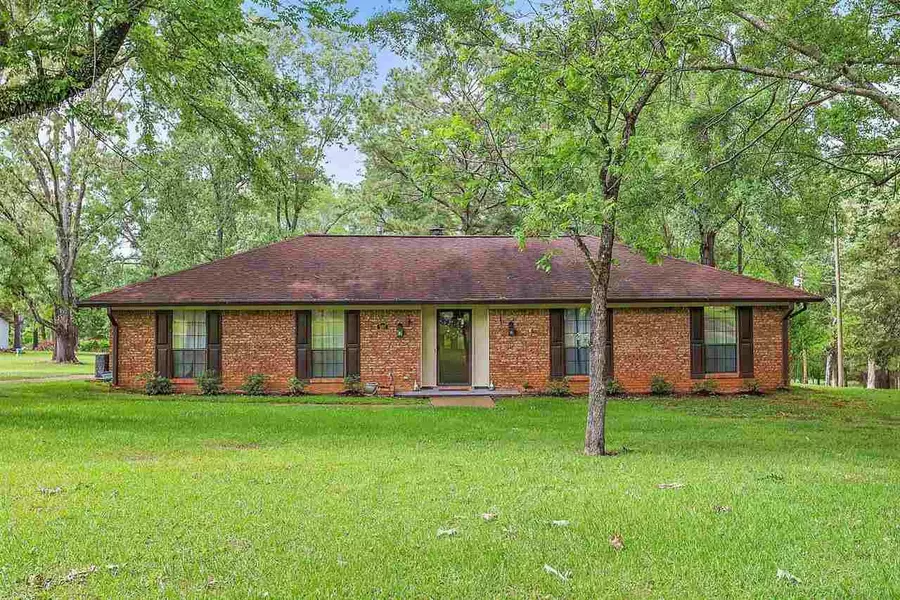 107 Castlewood Drive, Clinton, MS 39056