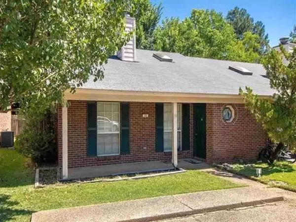 25 Meadowoods Place, Jackson, MS 39211