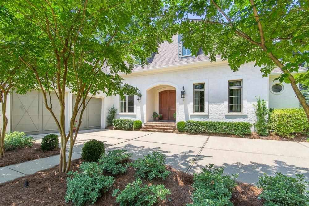 1811 Woodridge Cove, Jackson, MS 39211