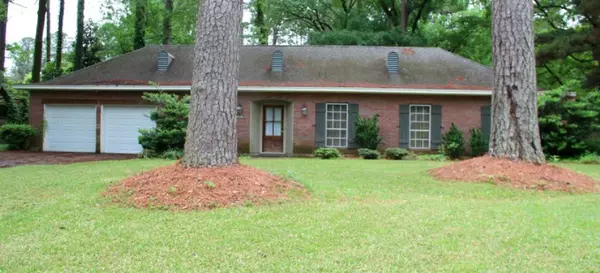 881 Briarwood Drive, Jackson, MS 39211