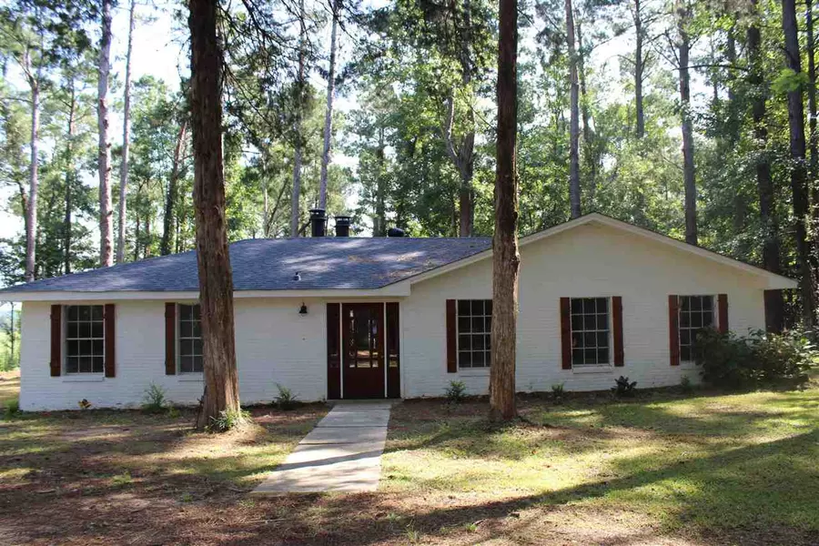 226 Lee Boggan Road, Mendenhall, MS 39114