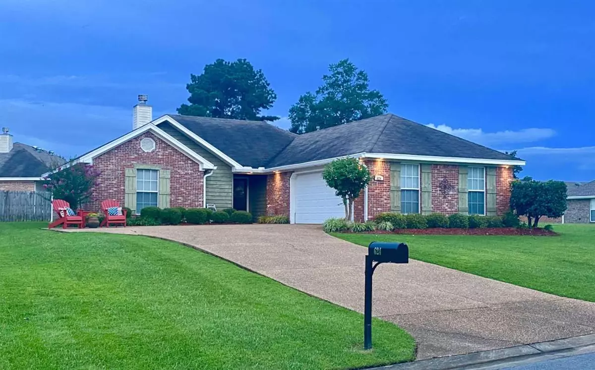 Pearl, MS 39208,624 Post Oak Place