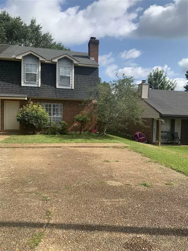 16 Meadowoods Place, Jackson, MS 39211