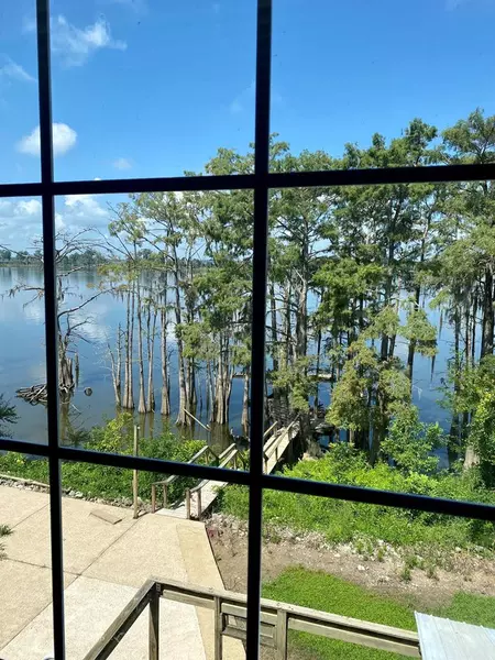 310 Lakeside Lane, Woodville, MS 39669