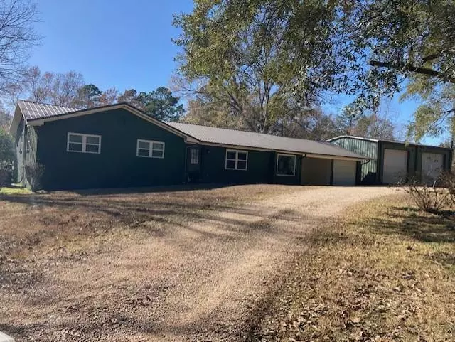 1960 Providence Rd Sw, Roxie, MS 39661