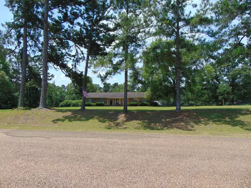 1152 Timberlane Road, Wesson, MS 39191