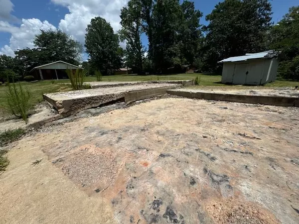 Prentiss, MS 39474,182 Je Johnson Road