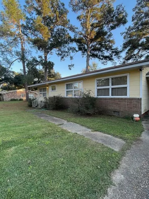 Crystal Springs, MS 39059,912 Lee Avenue