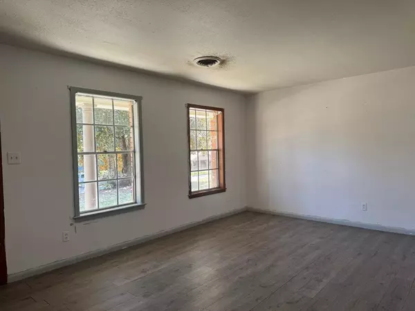 Vicksburg, MS 39180,504 Longview Street