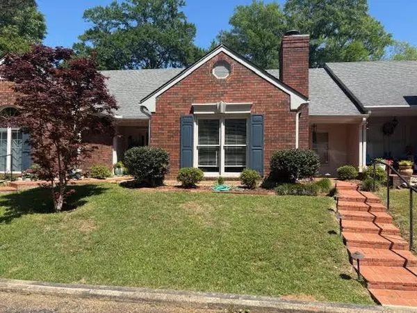 138 Woodland Ridge Drive, Mccomb, MS 39648