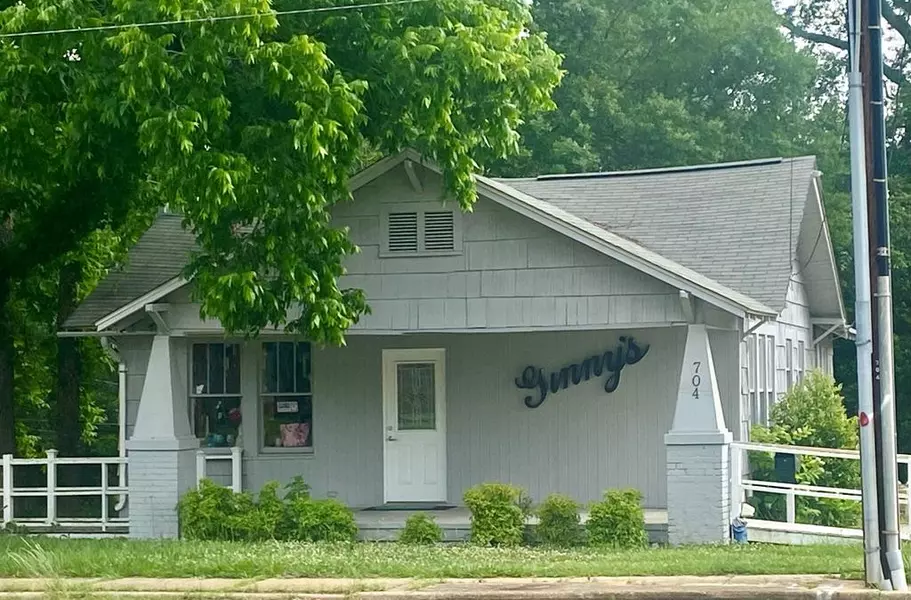 704 Delaware Avenue, Mccomb, MS 39648