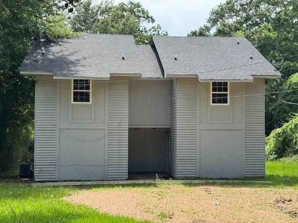 203 N Natchez Street, Woodville, MS 39669