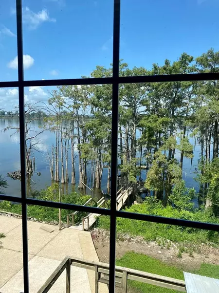 310 Lakeside Lane, Woodville, MS 39669
