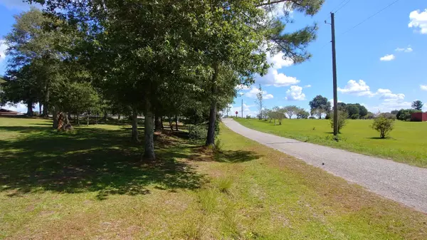 65 Robert King Road, Poplarville, MS 39470