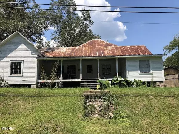 421 E Bond Avenue, Wiggins, MS 39577