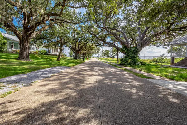 321 Jackson Avenue, Ocean Springs, MS 39564