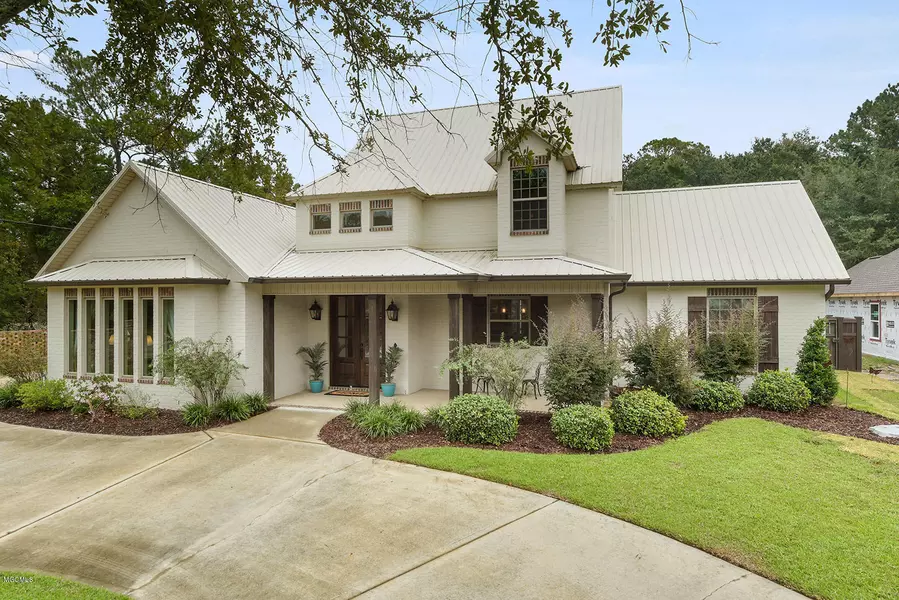 110 Heron Park Place, Ocean Springs, MS 39564
