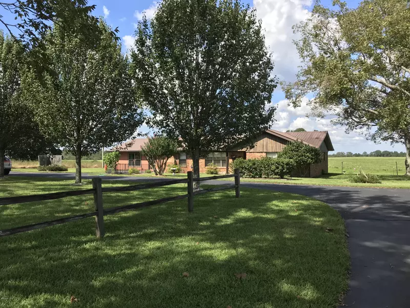 27 Edmund Jones Road, Lumberton, MS 39455