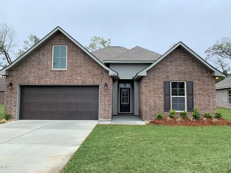 13236 W Jackson Lee Drive, Ocean Springs, MS 39564