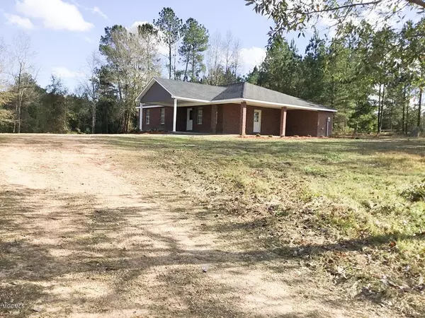 81 Twin Lakes Road, Wiggins, MS 39577