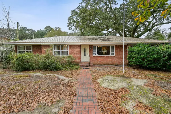 Ocean Springs, MS 39564,725 Pine Drive