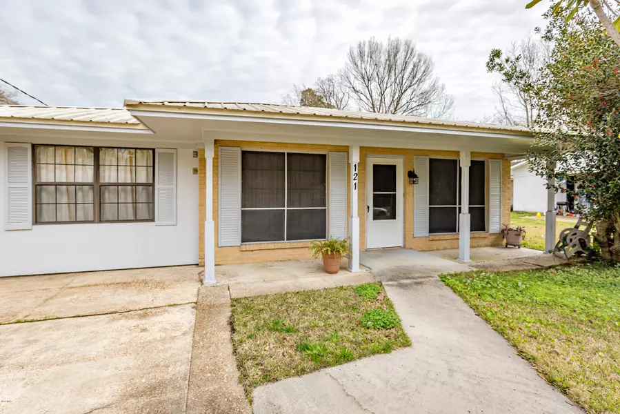 121 Stennis Avenue, Ocean Springs, MS 39564