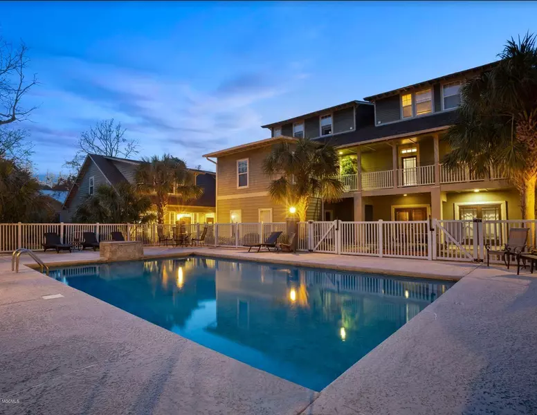 922 Porter Avenue #221, Ocean Springs, MS 39564