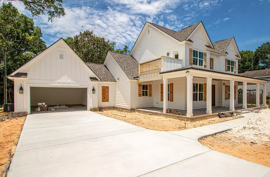 401 Mcnamee Avenue, Ocean Springs, MS 39564