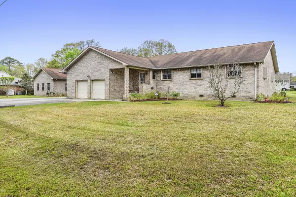 600 Vine Cir, Bay Saint Louis, MS 39520