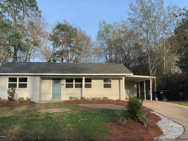 305 Mincheck Road, Ocean Springs, MS 39564