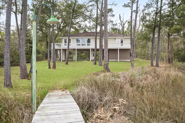 9604 Marsh Island Drive, Ocean Springs, MS 39564