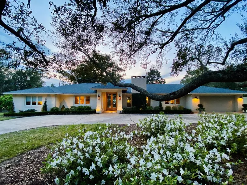 13845 Fairway Drive, Ocean Springs, MS 39564