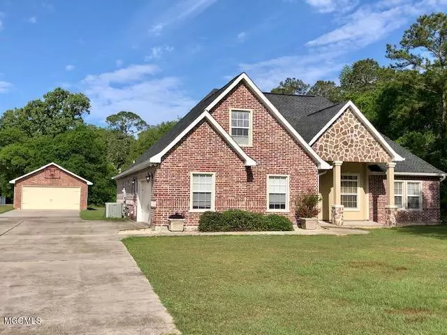 10165 Daisy Vestry Road, Biloxi, MS 39532