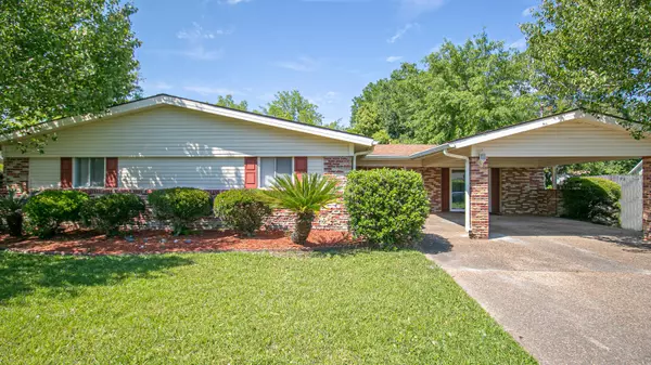 2803 Monterey Avenue, Pascagoula, MS 39567