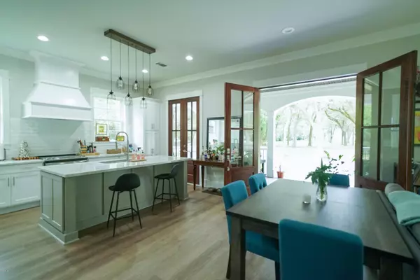 Ocean Springs, MS 39564,11090 Pointe Aux Chenes Road