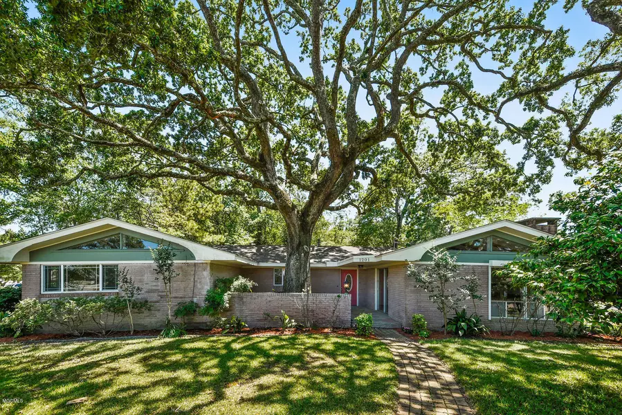 1201 Hillcrest Drive, Ocean Springs, MS 39564