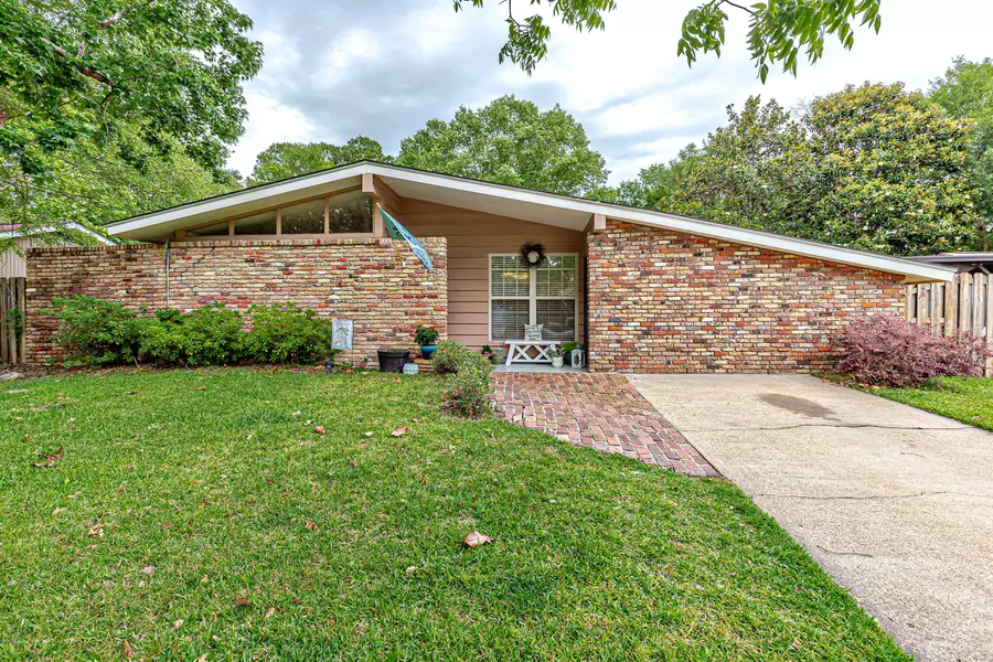 509 Shadowlawn Lane, Ocean Springs, MS 39564