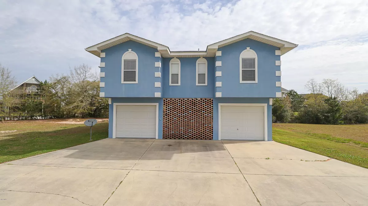 Bay Saint Louis, MS 39520,11135 Bay Cove Drive