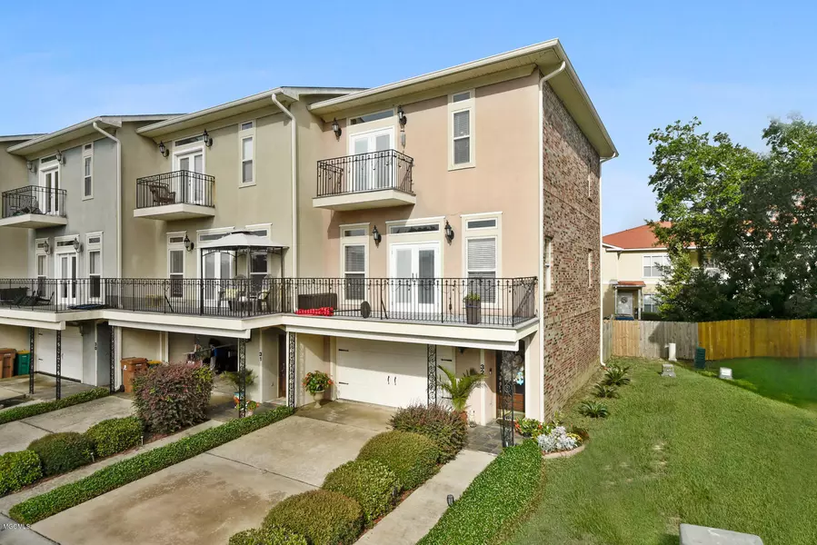 32 Oak Alley Lane, Long Beach, MS 39560