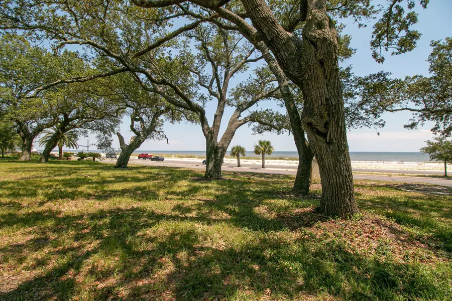 626 E Beach Boulevard, Gulfport, MS 39501