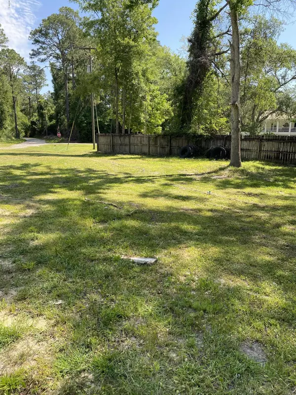 20700 Cedar Crest Lane, Moss Point, MS 39562