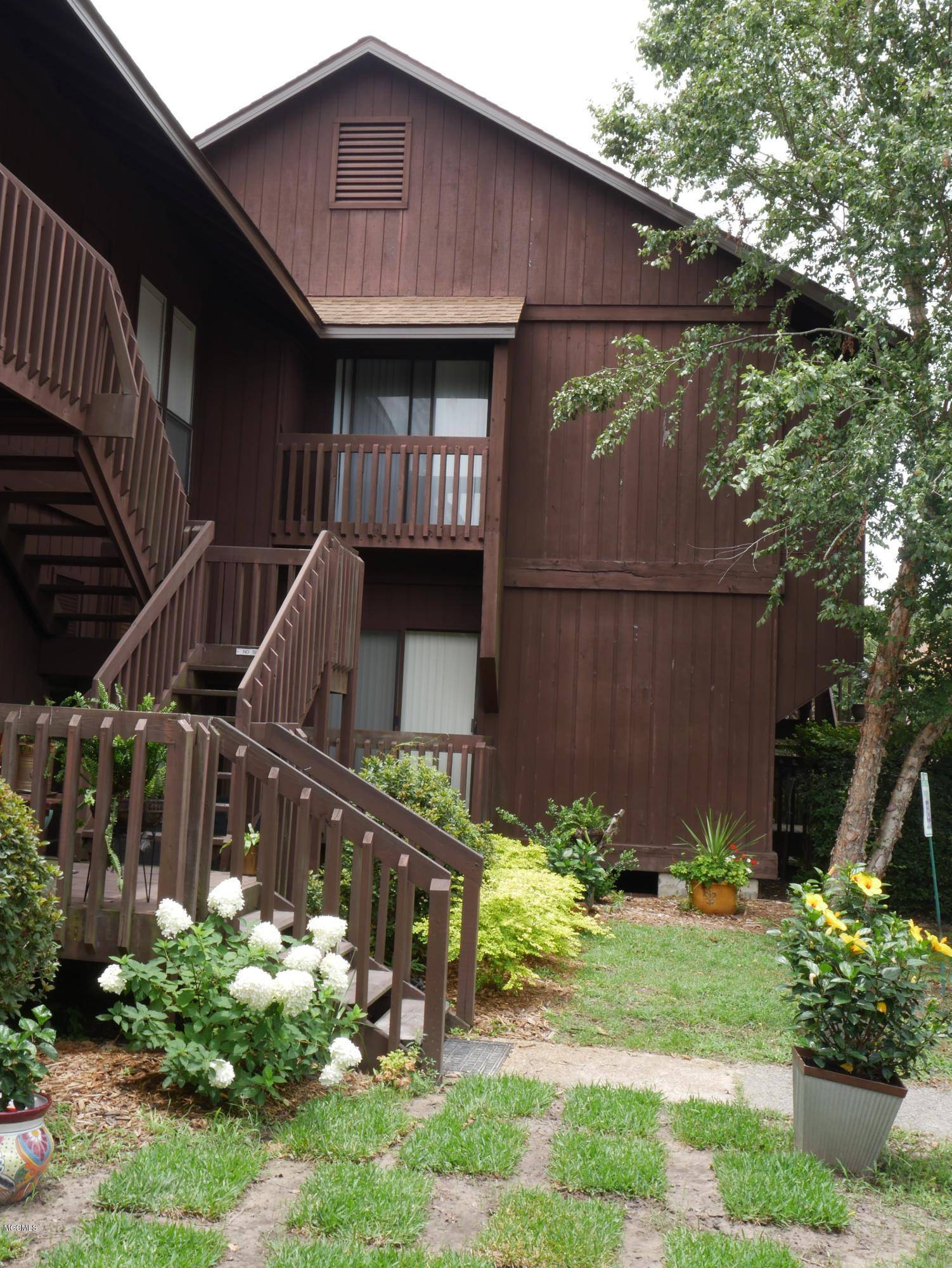 Diamondhead, MS 39525,266 Lanai Street