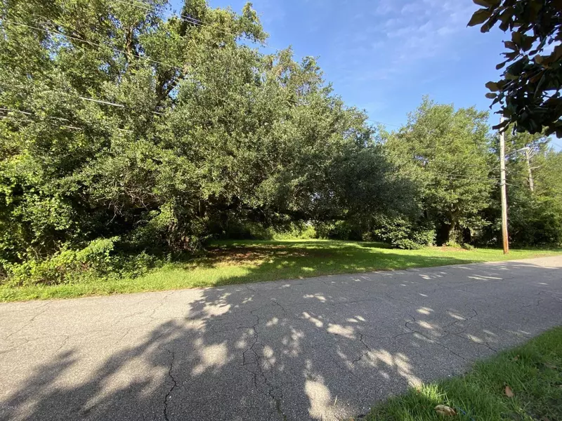 211 Gates Avenue, Long Beach, MS 39560