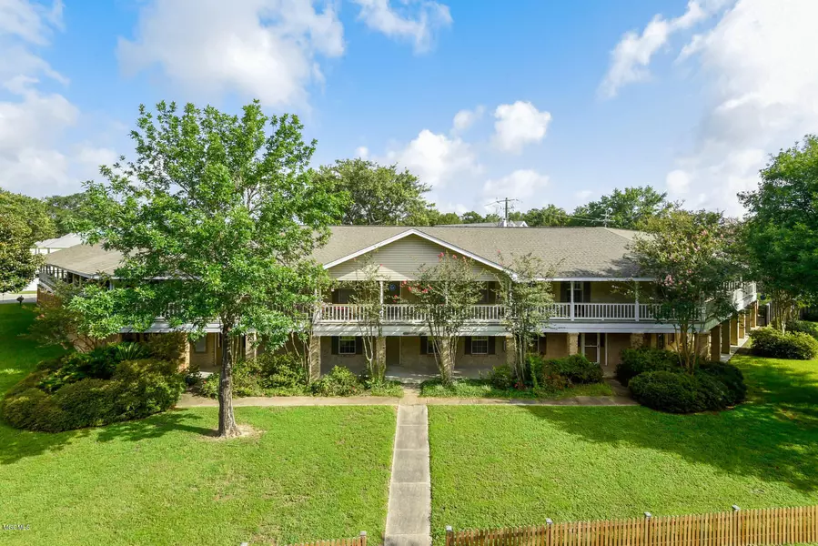 515 3rd Street #12a, Bay Saint Louis, MS 39520