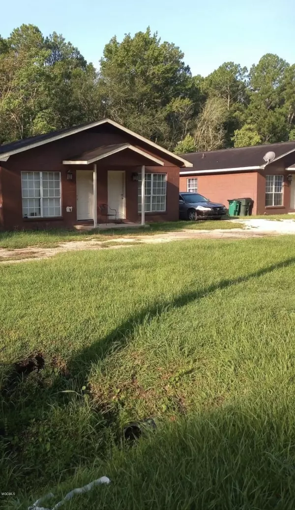 5006 Gen Mcarthur Street, Moss Point, MS 39563