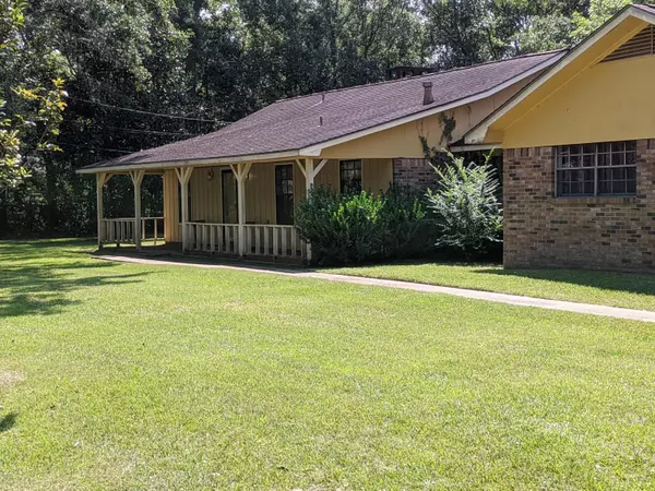 6712 Clark Avenue, Moss Point, MS 39563