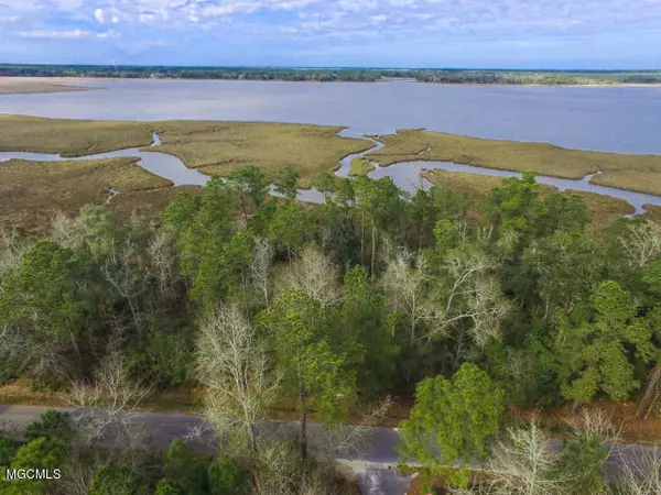 Ocean Springs, MS 39564,North Street